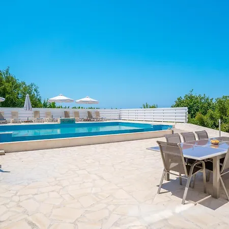 Villa Oniros By Prestige Bookings