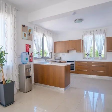 Villa Oniros By Prestige Bookings