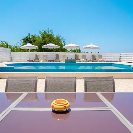 Villa Oniros By Prestige Bookings