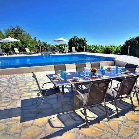 Oniros By Prestige Bookings * Peyia