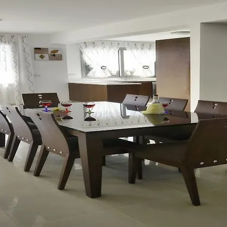 Villa Oniros By Prestige Bookings *