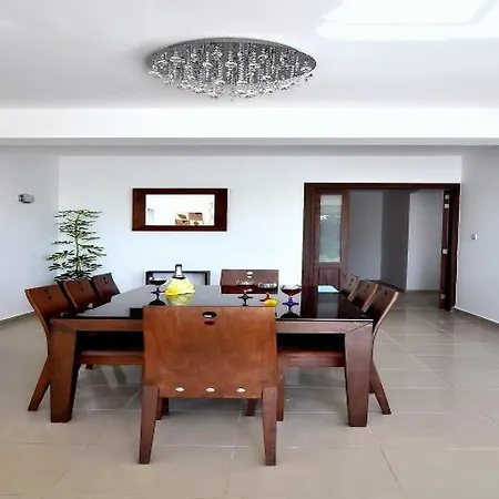 Villa Oniros By Prestige Bookings *